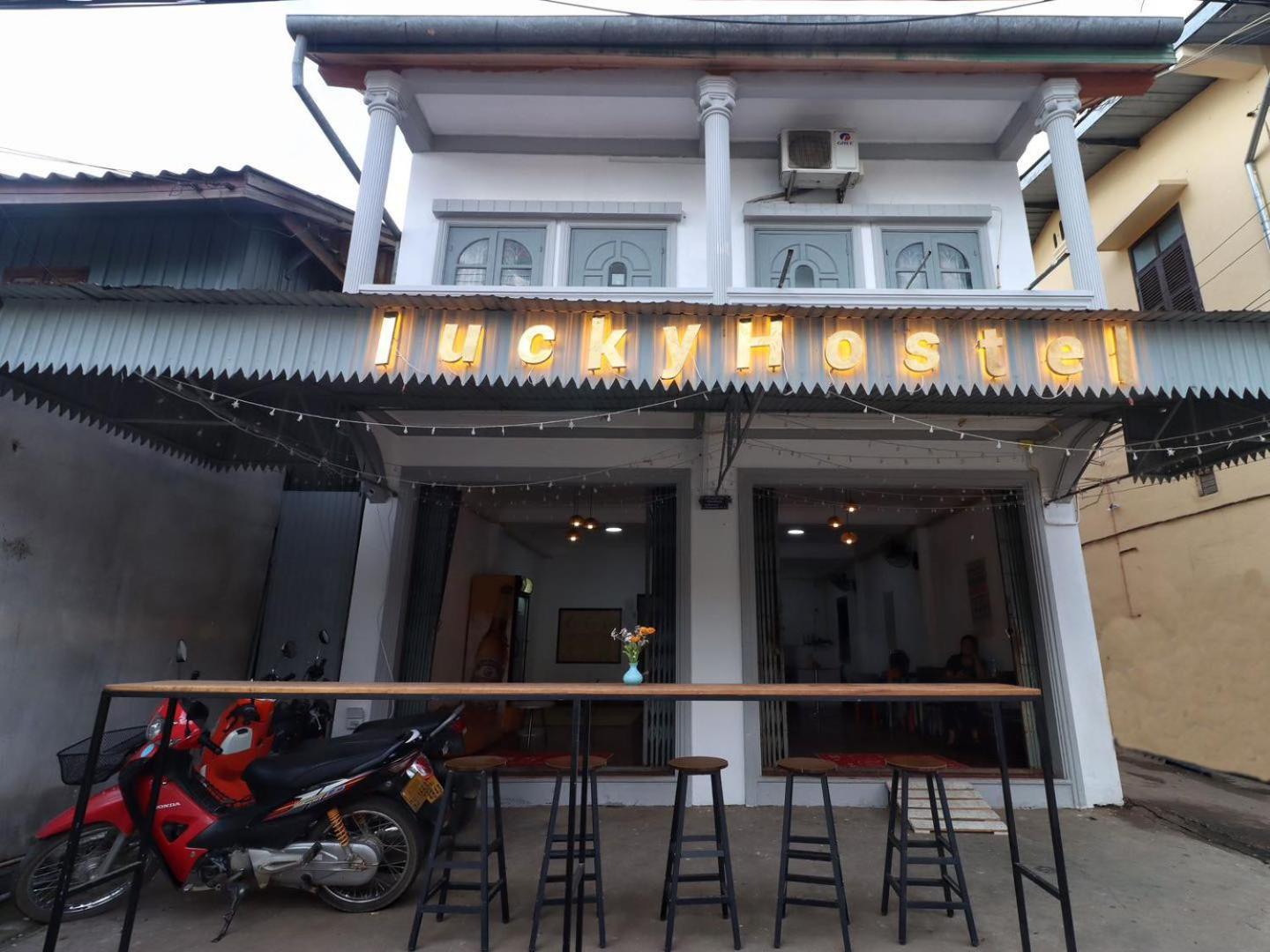 Lucky Hostel Luang Prabang Esterno foto